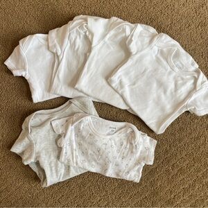 Lot of 6 Carter’s short-sleeve onesies, size 6MO—4 white, 1 gray, 1 print